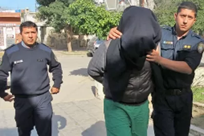 Detuvieron al bibliotecario que se filmó teniendo sexo con un adolescente