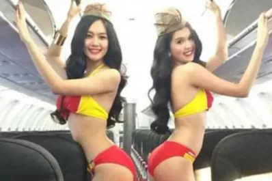 Una aerolínea genera polémica por sus azafatas en ropa interior