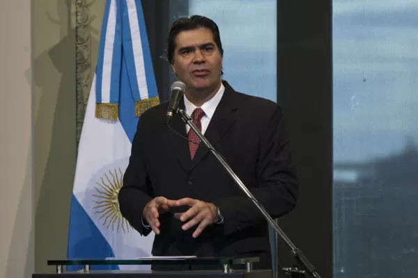 Capitanich negó cambios para adquirir el dólar ahorro y compras con tarjetas en el exterior