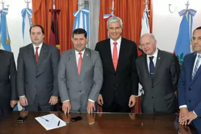 En el Parlamento del NOA, Regino Amado abogó por una autovía que una La Rioja con Jujuy