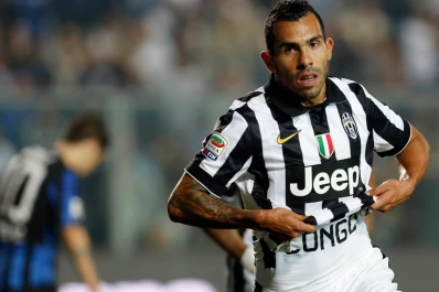 Tevez aportó dos goles en el triunfo de Juventus