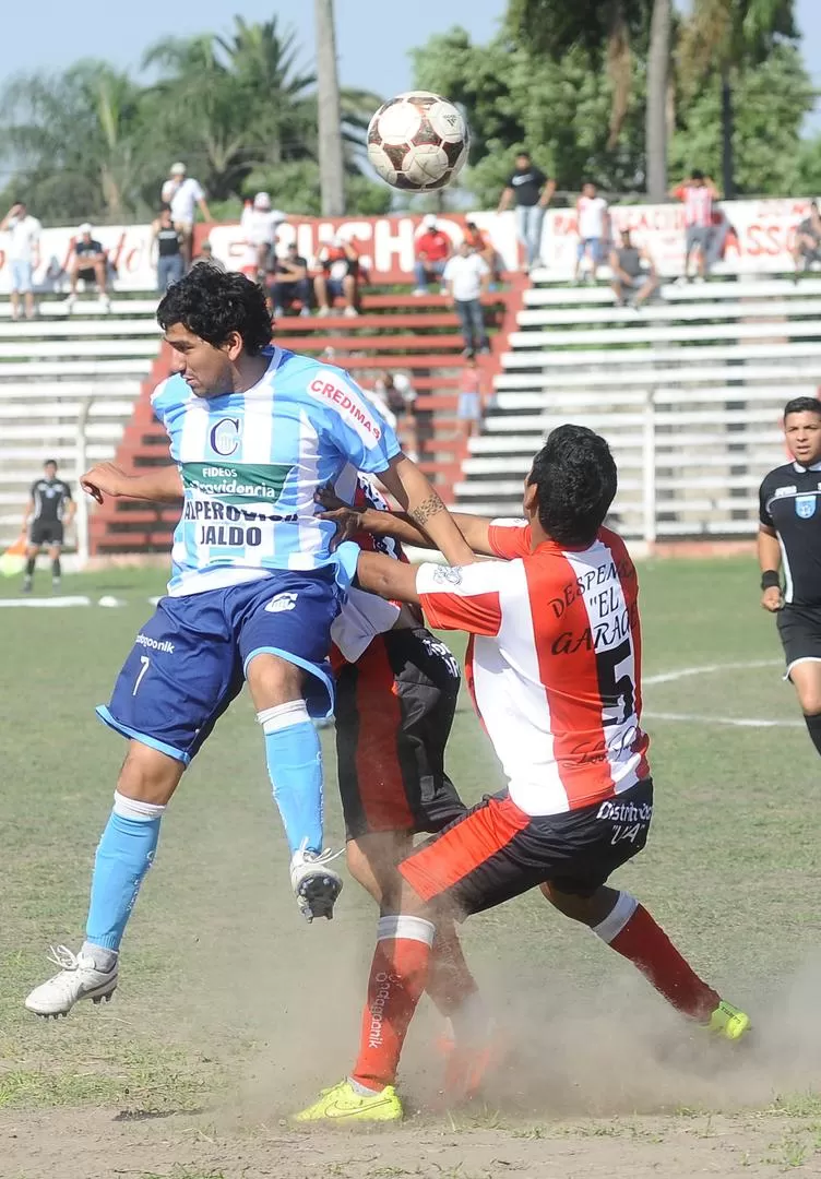 TALENTO. Miguel Alejandro Coronel aporta la cuota de fútbol en el bandeño. 