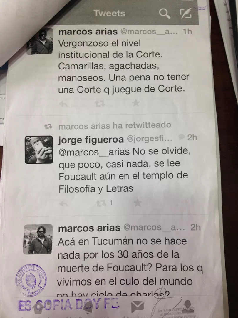 LA SERIE. Los tuits de la izquierda muestran las opiniones que generaron el sumario. El relator los niega y publicó los otros dos a modo de aclaración. 