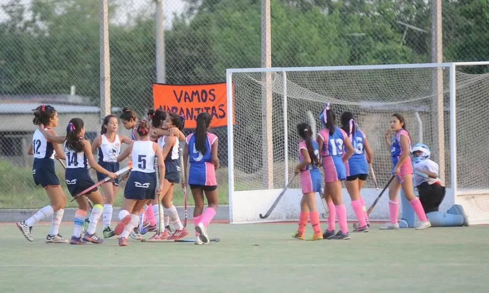 ¡VAMOS “NARANJITAS”! Las chicas están felices por haber ganado la plaza para el Campeonato Argentino, pero van por más. 