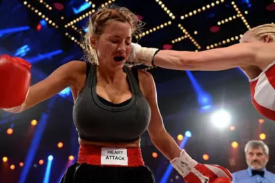 Jordan Carver perdió el duelo de la silicona contra Melanie Müller