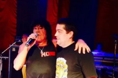 Pato Fontanet y La Mona Jiménez cantaron juntos en Córdoba