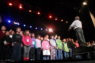 Trescientas voces de chicos y de jóvenes cantan en el San Martín