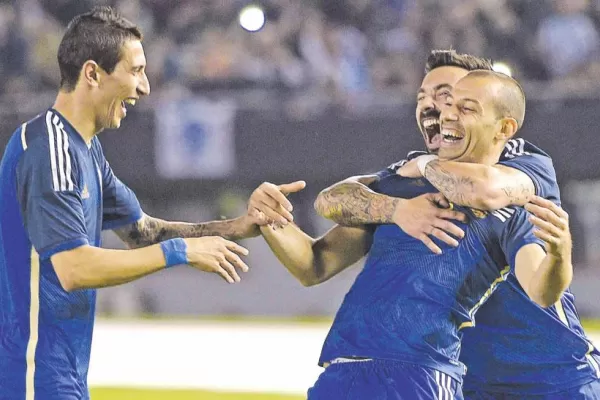 Di María quiere convencer a Mascherano y Lavezzi para jugar en Rosario Central
