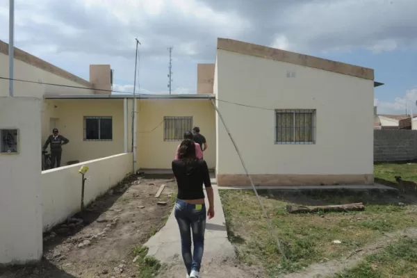 En febrero cumplió la condena por matar a una mujer y el domingo asesinó a su novia y se suicidó