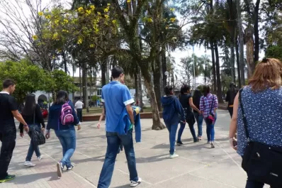 El costo de seguir tu vocación en el sur:  o viajás o pagás los estudios