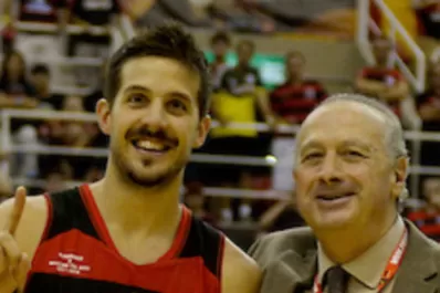 Emotivo debut de Muratore en la FIBA