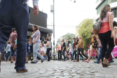 La lluvia trajo alivio, descenso de la temperatura y limpió a Tucumán de la polución