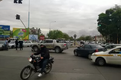 Por una protesta, fue imposible circular en auto por El Bajo