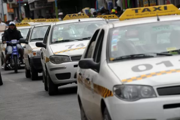 Cansados de esperar, taxistas sitiarán la ciudad
