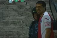 Hinchas de Douglas Haig lanzaron hielo a Riquelme
