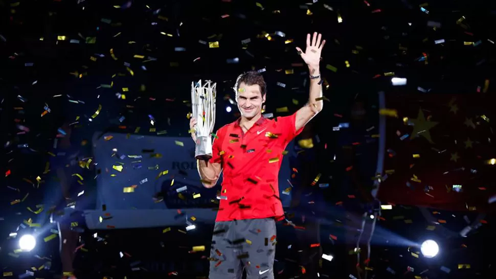 EL QUE LE FALTABA. Federer festeja el título en Shangai, uno de los pocos que no había podido conseguir. FOTO DE AGENCIA AP