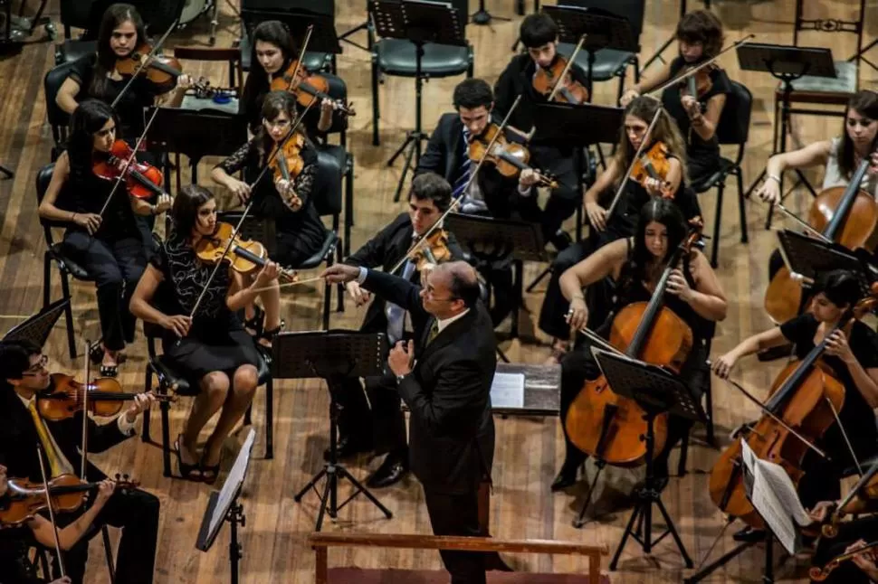 PRIMERA VEZ. La Orquesta Juvenil de la UNT que dirige Gustavo Guersman ofrecerá una obra de Vivaldi. prensa unt