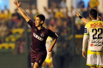 Lanús superó a Defensa y Justicia y se metió en la pelea por el campeonato