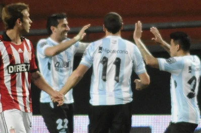 Racing venció a Vélez y ratificó sus aspiraciones en el torneo