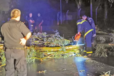 El temporal en Santiago provocó daños en casas y dejó a tres personas con heridas leves