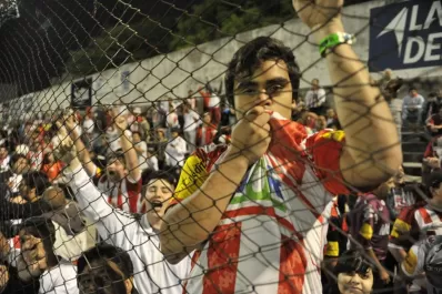 Triunfó el fanatismo de los hinchas Santos