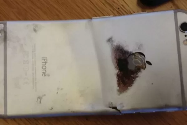 Su iPhone 6 explotó en el bolsillo mientras andaba en bicicleta
