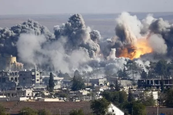 Kobani, en frontera siria, sufre los combates más feroces de los últimos días