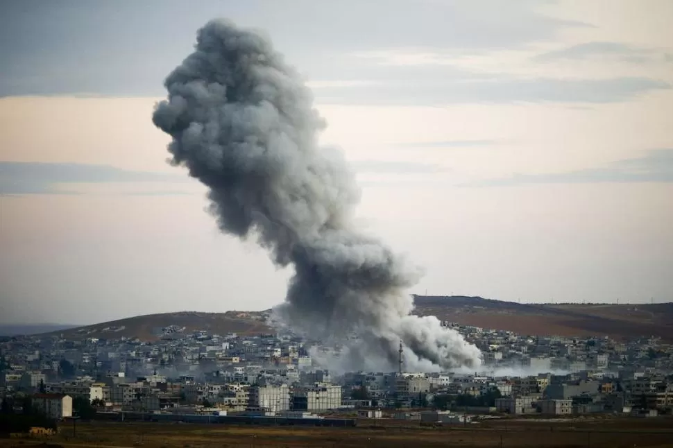 AVIONES DE LA ALIANZA. En Kobani bombardearon refugios de terroristas. reuters