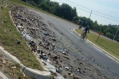 Volcó un camión con cervezas en Famaillá: vecinos se robaron las botellas