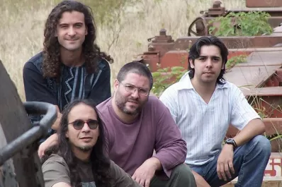 Amistad que late en abrazos de folclore