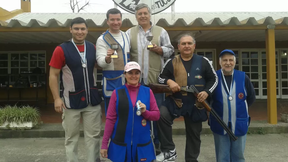 LOS GANADORES. El torneo reunió a tiradores de distintas provincias, en el Club de Cazadores de Tucumán. FOTO GENTILEZA DE FERNANDO VIDAL SANZ.