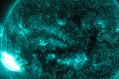 Una mancha solar gigantesca apunta a la Tierra