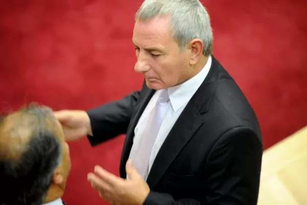 Gutiérrez, sin apoyo del PE, va por su “re-re”