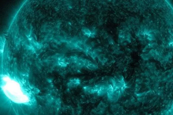 Una mancha solar gigantesca apunta a la Tierra