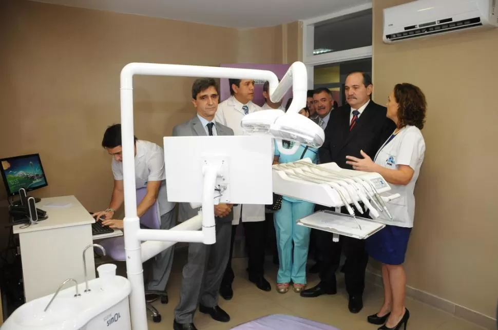 HOSPITAL KIRCHNER. Alperovich inauguró ayer la Unidad de Odontología. prensa y difusión