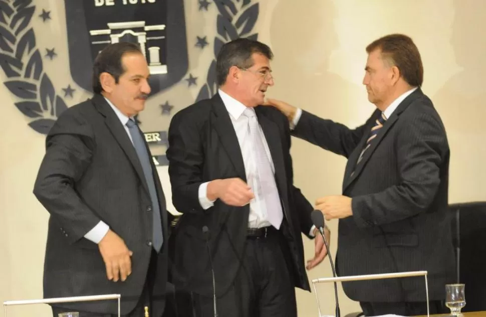OTROS TIEMPOS. En 2012, Alperovich, Cano y Amaya compartieron el estrado durante la asunción de las autoridades del cuerpo deliberativo.  archivo