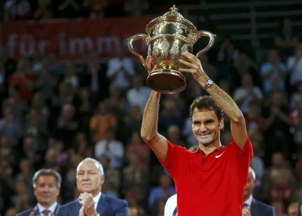 PROFETA EN SU TIERRA. Federer se mostró feliz y emocionado al ganar el torneo. 