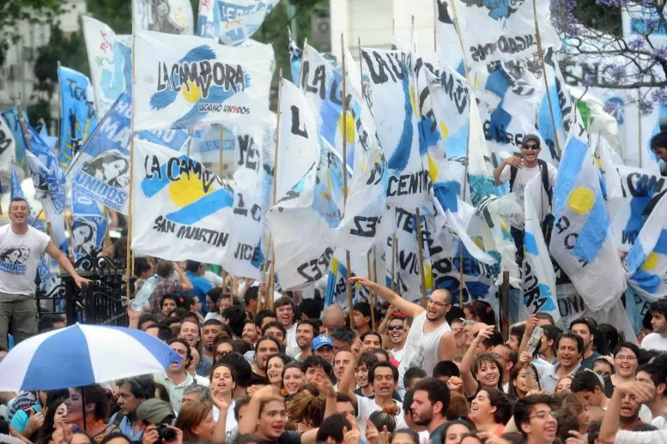EX ESMA. Los jóvenes militantes de la agrupación “K” rindieron su homenaje a Kirchner con un acto en el Espacio Memoria y Derechos Humanos. télam
