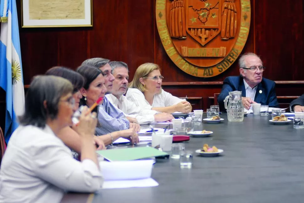 APRESTOS. El viernes, García se reunió con decanos y con la rectora para acordar cómo funcionará la Asamblea. credito