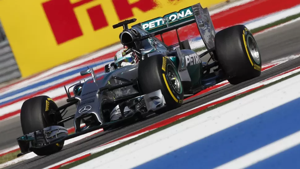 EL MAS VELOZ. El inglés Lewis Hamilton (Mercedes), actual puntero del campeonato, fue hoy el más rápido al término de los dos entrenamientos realizados por la Fórmula 1 en el autódromo norteamericano de Austin. REUTERS