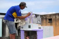 En la visita al cementerio, la vida vence al olvido
