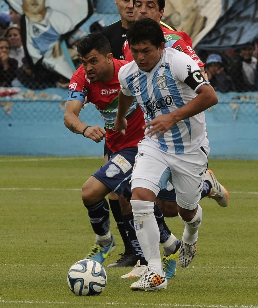 POCO Y NADA. Rodríguez, de flojo primer tiempo, fue reemplazado en el segundo por Sergio Rodríguez Budes. 