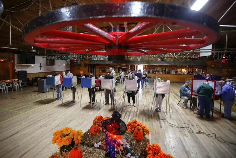 SALISBURY, CAROLINA DEL NORTE. Los electores fueron a votar en un restaurante conocido como Rueda de Carro. fotos de reuters