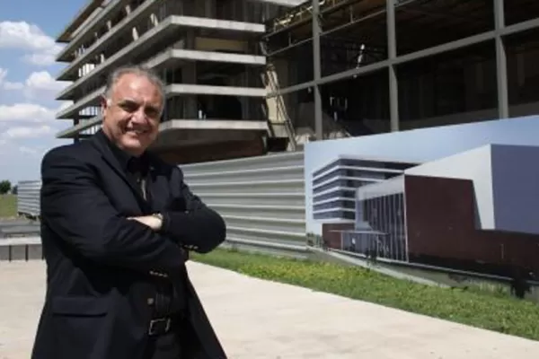 El fundador de la Universidad Siglo XXI disertará hoy en Tucumán