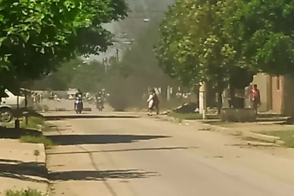 Vecinos de Villa Alem queman gomas en reclamo de seguridad