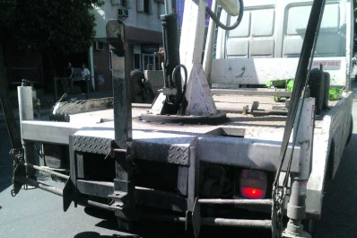 El camión municipal circula sin chapa patente