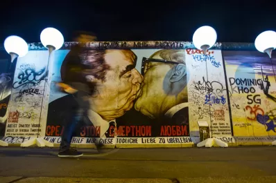 Los alemanes disfrutan del “muro de las luces”