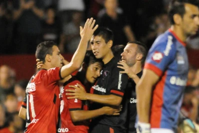 Newell's volvió a la victoria al vencer a San Lorenzo 3-1