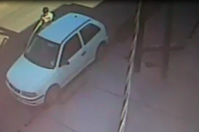 Rompió las cerraduras de un auto para robar y quedó filmado