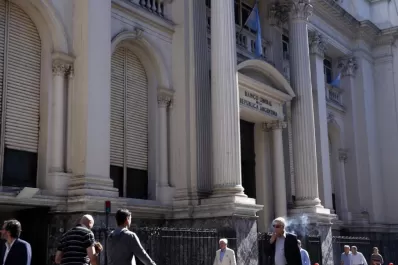 El “blue” baja ante la avanzada del Gobierno